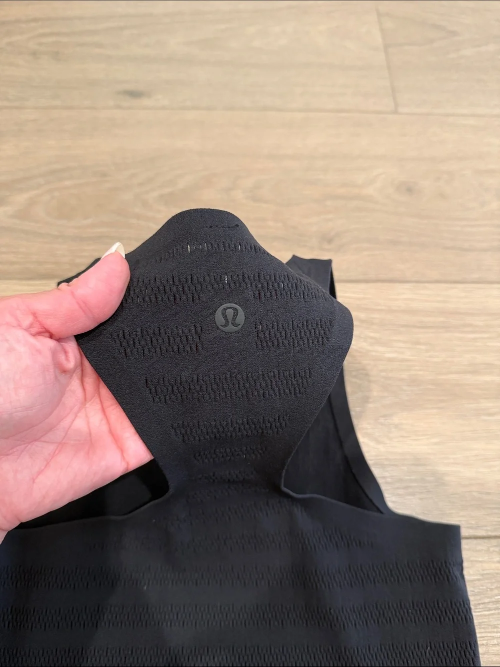 LULULEMON Black Reveal Tank (Stripes) Seamless Active Vent Mesh Yoga Top Size 6